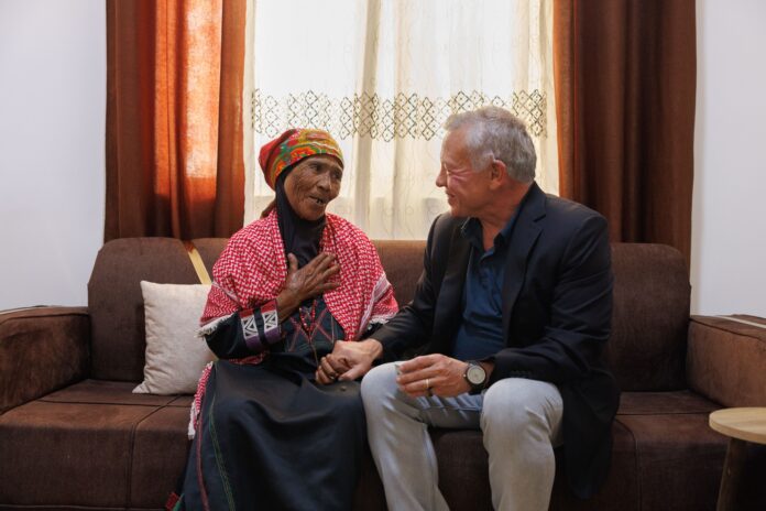 الملك يتفقد مشروع مساكن الملاحة في دير علا المكون من 400 وحدة