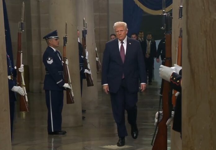 وصول ترامب إلى قبة الكابيتول لأداء اليمين