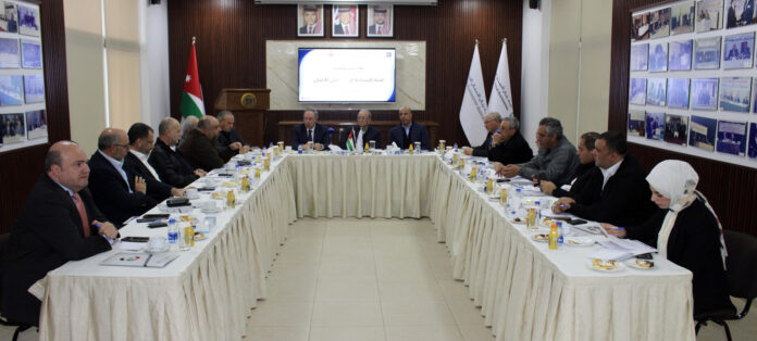 جمعية رجال الاعمال تدعو الى تخفيض الرسوم والضرائب وتعرفة الكهرباء على المكاتب السياحية