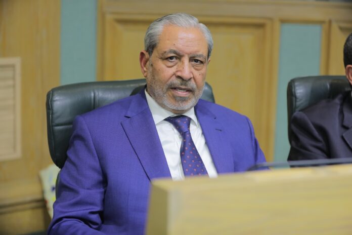 دهيسات يطالب بزيادة الرواتب 50 ديناراً .. ويقصف 