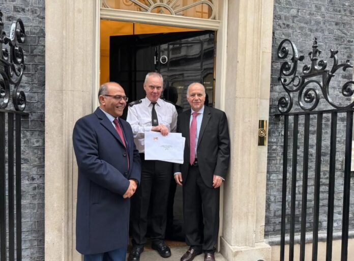 الحراحشة يقدم رسالة لرئيس الوزراء البريطاني تطالب بإعادة العمل بنظام الفيزا الإلكترونية