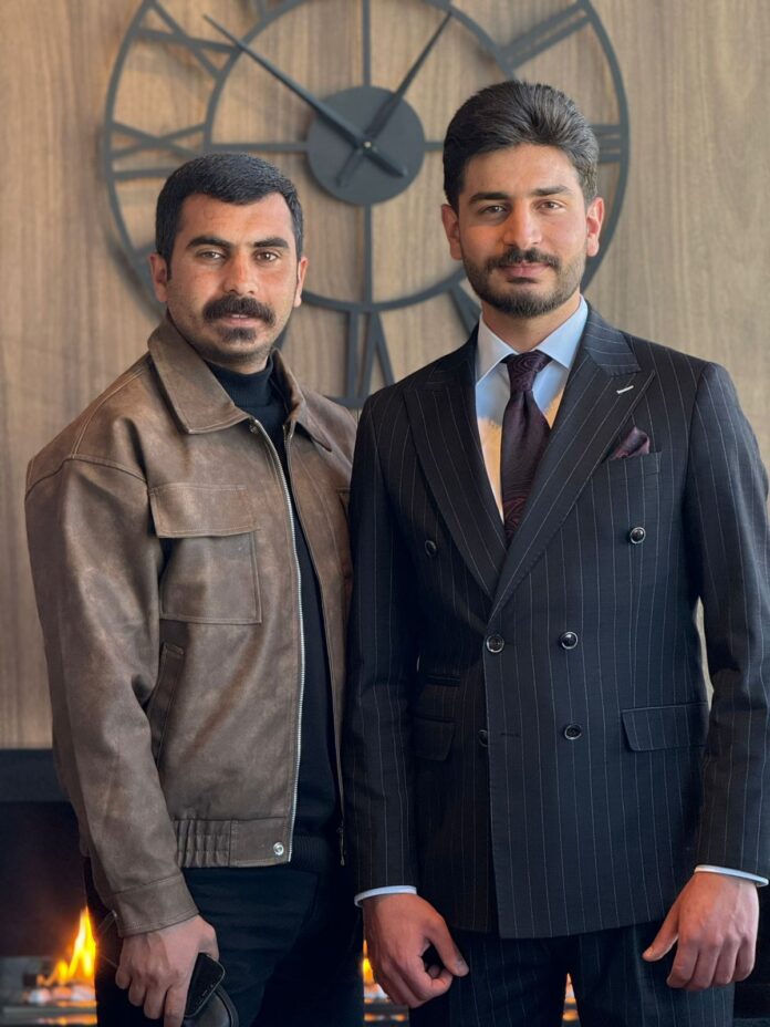 عبد الخالق الخرابشة وابنائه يهنئون خالد الخرابشة بالتخرج عبد الخالق الخرابشة وابنائه يهنئون خالد الخرابشة بالتخرج