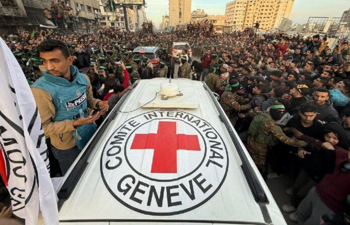 وصفت باللحظة التاريخية .. عناصر القسام تظهر في غزة - صور