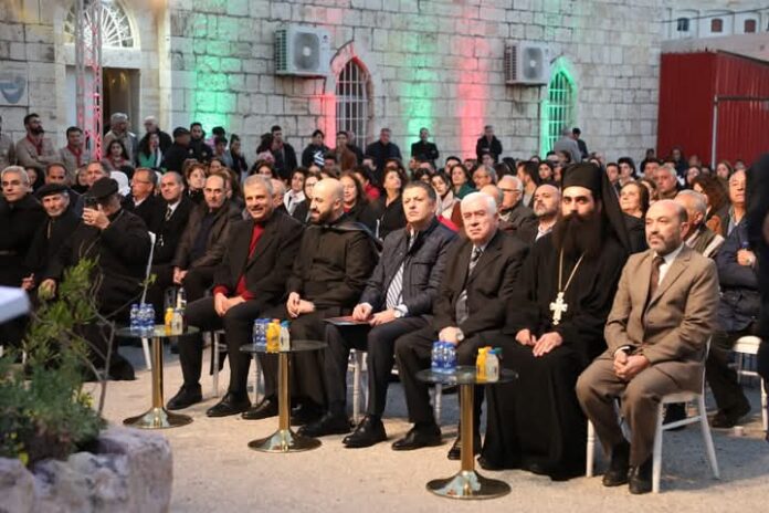 وزارة السياحة تضيء شجرة عيد الميلاد في كنيسة اللاتين باربد