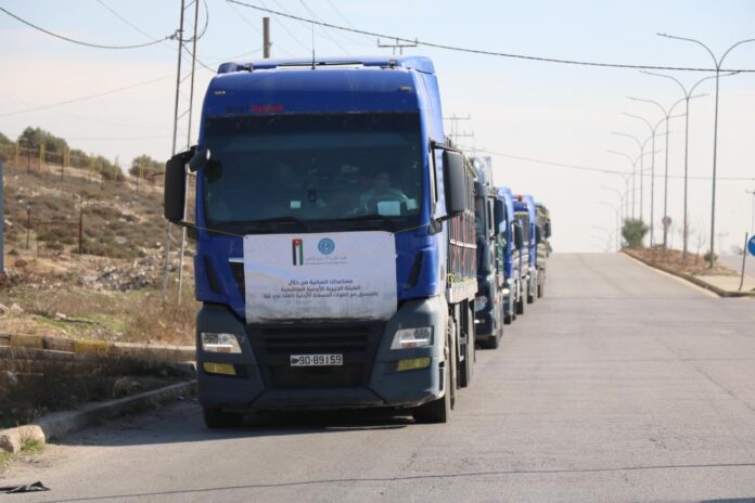 وصول 100 شاحنة أردنية جديدة إلى المعبر الشمالي لغزة وصول 100 شاحنة أردنية جديدة إلى المعبر الشمالي لغزة