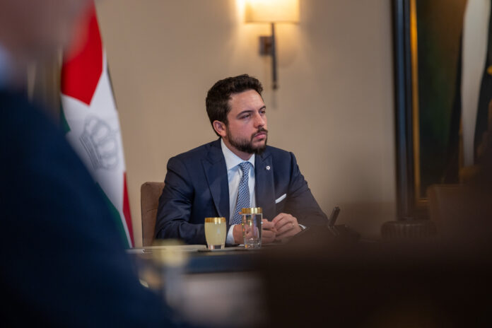 سمو ولي العهد يشخص داء الإعلام ويصف الدواء