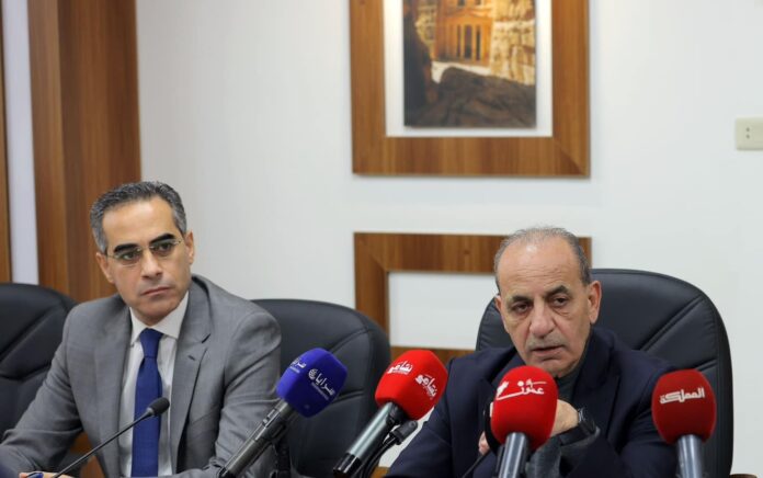 ما هو مصير المرشحين للتعيين في البلديات ومجالس الخدمات ؟ الوزير والامين العام لا يجيبان !!