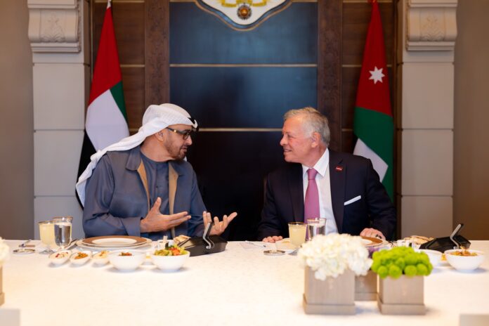 الملك ورئيس دولة الإمارات يبحثان هاتفيا المستجدات بالمنطقة