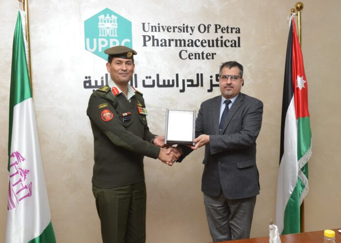 جامعةالبترا تبحث سبل التعاون مع المختبرات العسكرية في القوات المسلحة الأردنية جامعةالبترا تبحث سبل التعاون مع المختبرات العسكرية في القوات المسلحة الأردنية