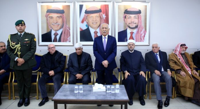 مندوبا عن الملك وولي العهد.. العيسوي يعزي عشيرتي العوران والضلاعين مندوبا عن الملك وولي العهد.. العيسوي يعزي عشيرتي العوران والضلاعين