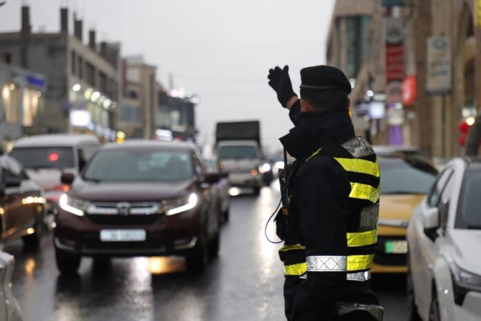 الأمن العام يدعو المواطنين إلى توخي الحذر خلال المنخفض الجوي القادم