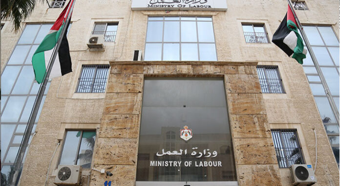 العمل : تحرير 4 الاف مخالفة وتوجيه 7 الاف انذار العام الماضي العمل : تحرير 4 الاف مخالفة وتوجيه 7 الاف انذار العام الماضي