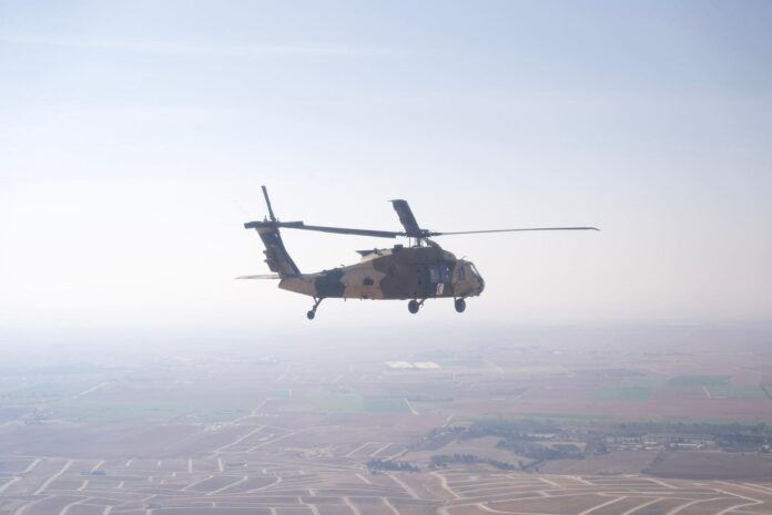 القوات المسلحة تواصل عملية إرسال المساعدات عبر الجسر الجوي إلى قطاع غزة القوات المسلحة تواصل عملية إرسال المساعدات عبر الجسر الجوي إلى قطاع غزة