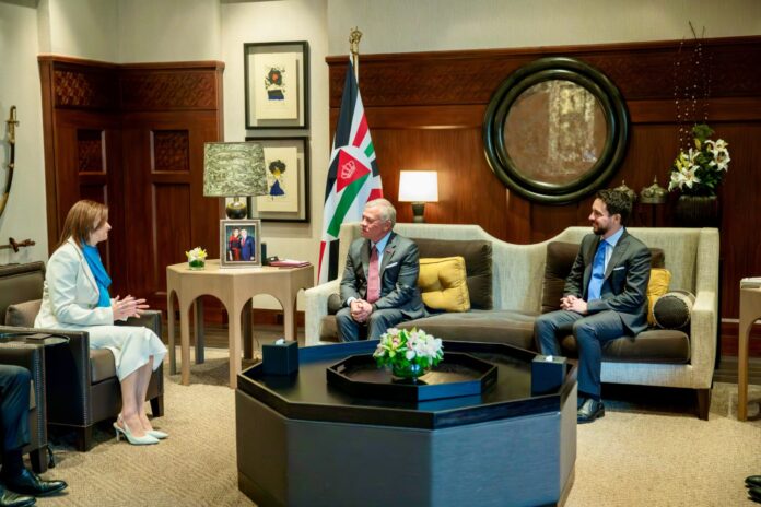 الملك يلتقي نائبة رئيس وزراء سلوفينيا الملك يلتقي نائبة رئيس وزراء سلوفينيا