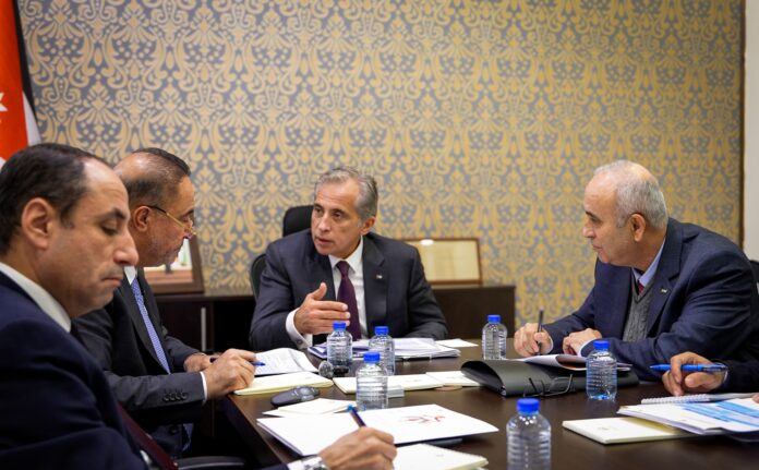 رئيس الوزراء يوعز بتحويل مبلغ 26 مليون دينار لهذه الغاية رئيس الوزراء يوعز بتحويل مبلغ 26 مليون دينار لهذه الغاية