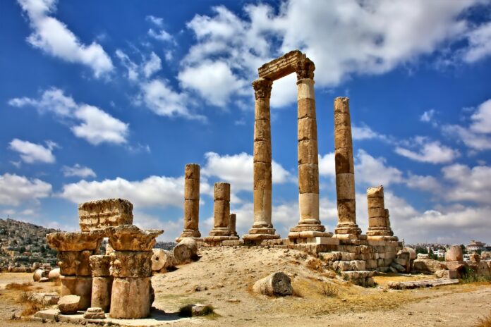 عدم استقرار جوي بعد ظهر اليوم وامطار في جميع مناطق المملكة على مدى يومين