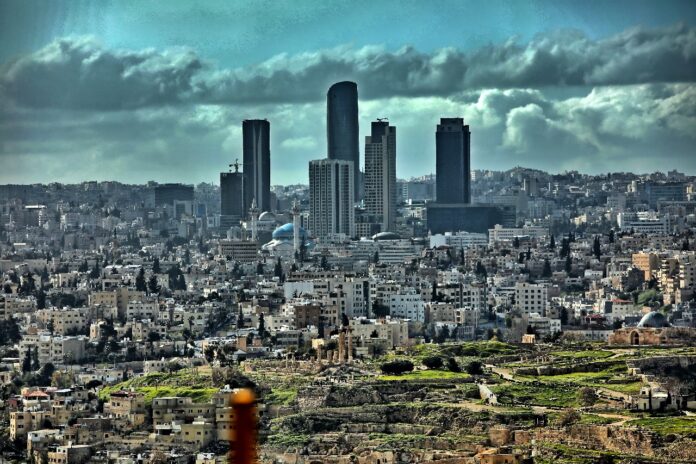 منخفض جوي عميق يؤثر على المملكة اليوم وغدًا