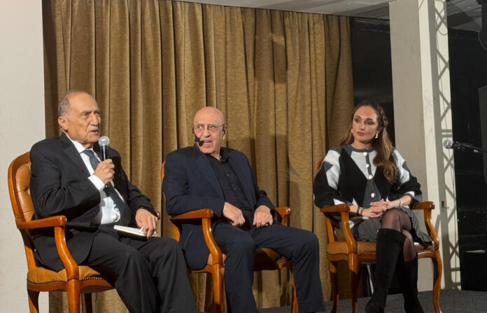 نبيل صوالحة يشهر سيرته 