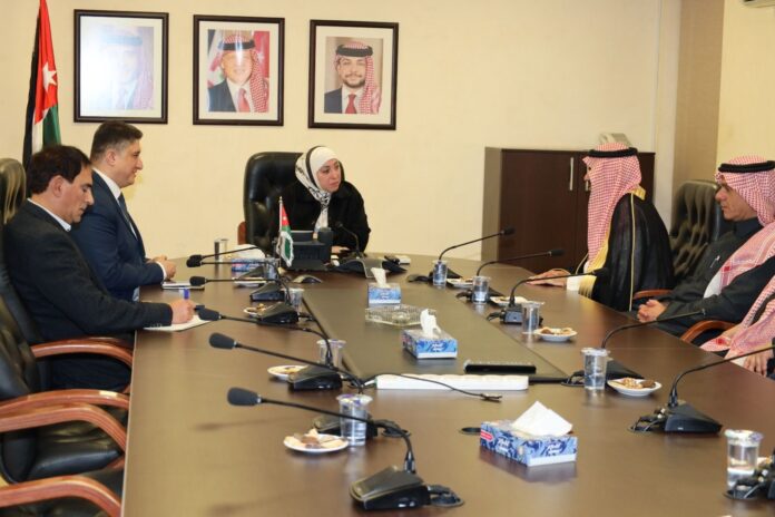 وزيرة النقل تلتقي وكيل الهيئة العامة للنقل البري السعودي