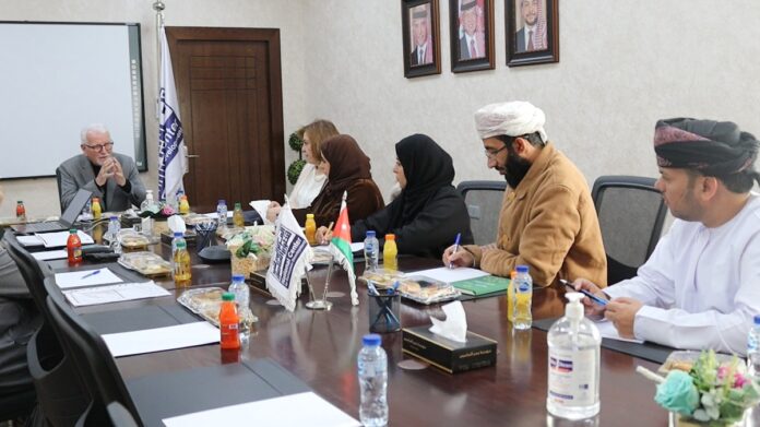 وفد عُماني يزور المركز الوطني لتطوير المناهج