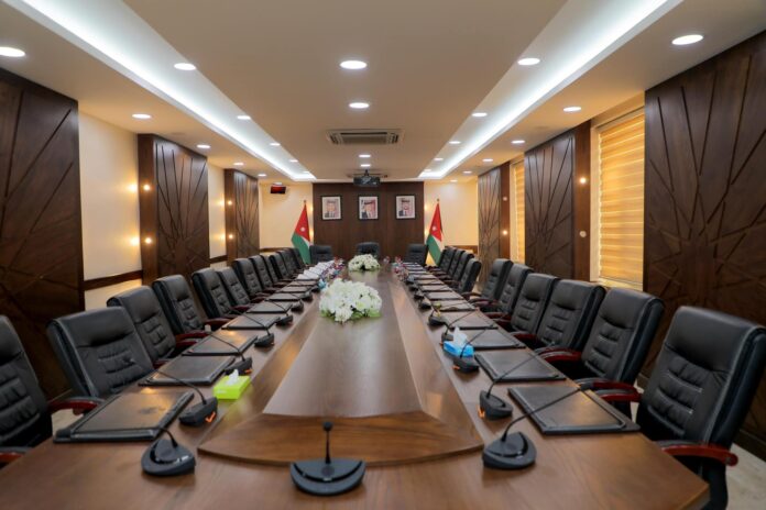 وزارة الطاقة وشركاتها على طاولة المالية النيابية والمرأة امام مشتركة نيابية - تفاصيل