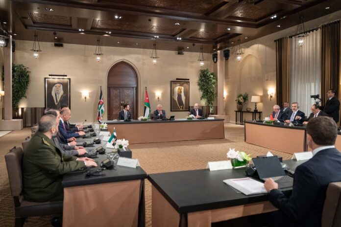 الملك يستقبل ممثلي الدول المشاركة في اجتماع دول الجوار السوري