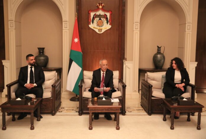 العيسوي يلتقي وفدا من جمعية الشباب للتنمية الثقافية