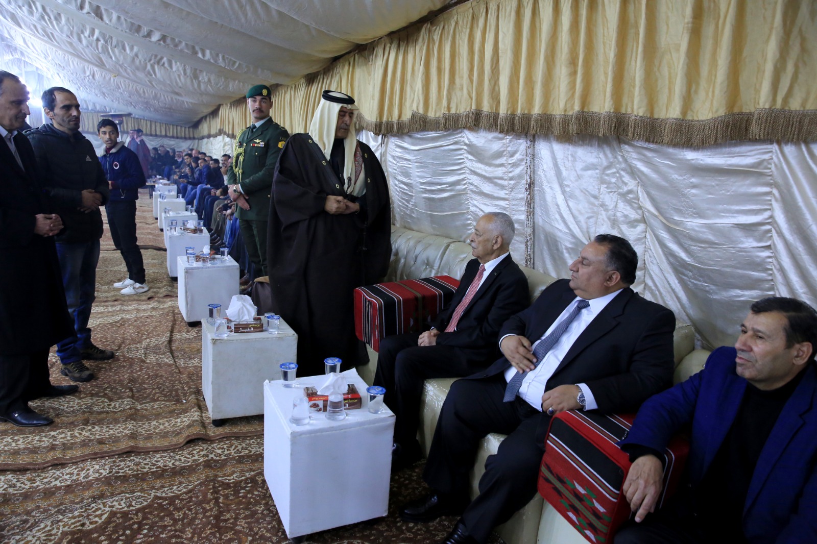 مندوبا عن الملك وولي العهد.. العيسوي يعزي عشائر القاضي و عناب والعربيات