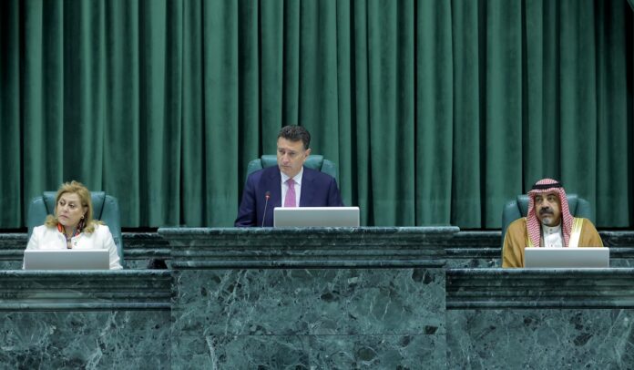 بعد مشاجرة القباعي والجراح .. الصفدي : نرفع له تحية الفخر والاكبار - فيديو بعد مشاجرة القباعي والجراح .. الصفدي : نرفع له تحية الفخر والاكبار - فيديو