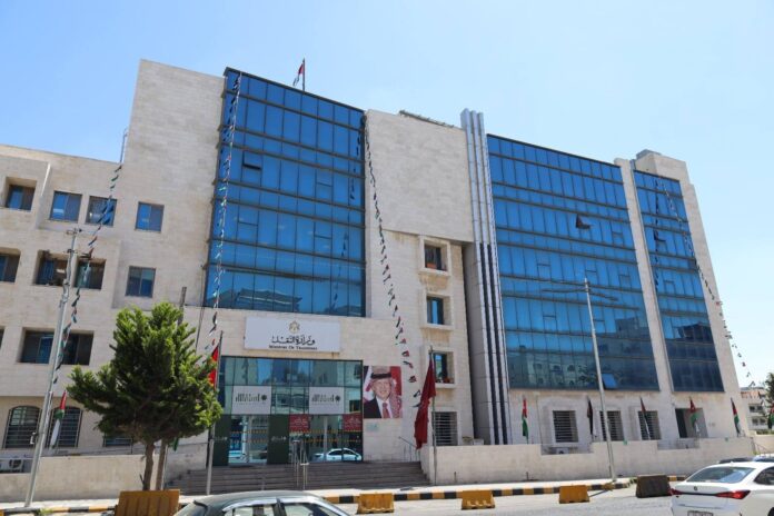 اخر مستجدات مشروع تطوير النقل العام بين عمان والمحافظات