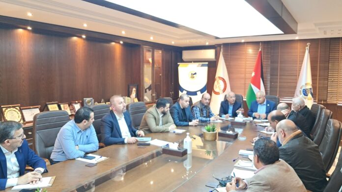 البكار يبحث مع رئيس واعضاء غرفتي صناعة الاردن وعمان مطالب الصناعيين