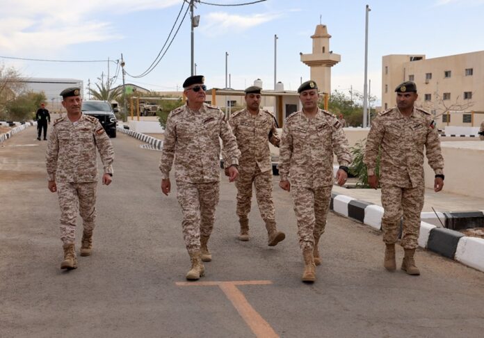 الحنيطي يؤكد اهمية بذل اقصى الجهود لمنع محاولات التسلل والتهريب