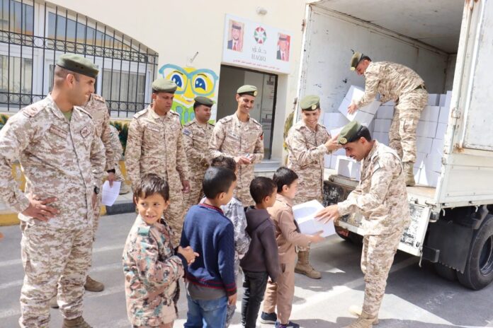 القوات المسلحة توزع حلوى العيد على الأسر العفيفة في المملكة