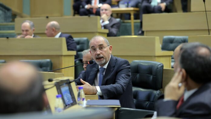 لماذا محاولات الإطاحة بوزير الخارجية؟