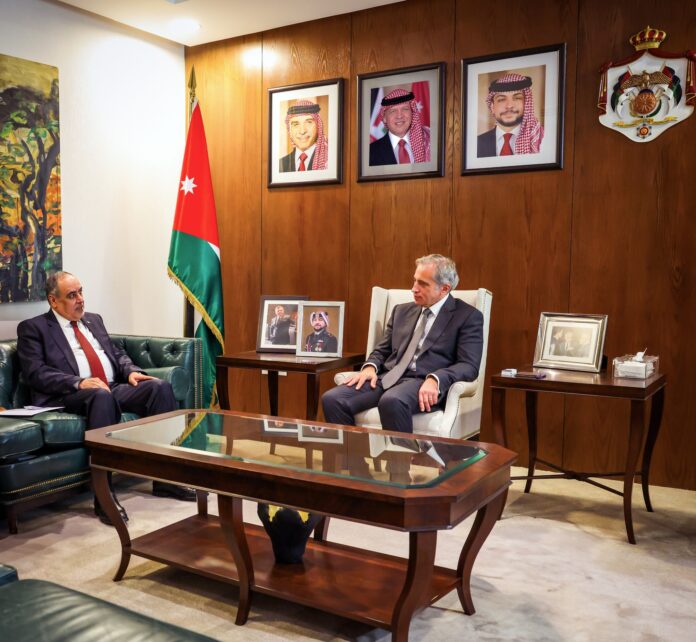 حسان والعودات والبكار والفناطسة يجتمعون في رئاسة الوزراء