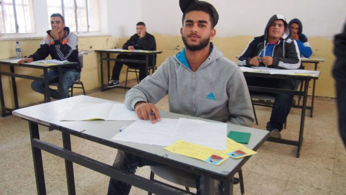 التربية : تمديد فترة التسجيل لامتحان التوجيهي التربية : تمديد فترة التسجيل لامتحان التوجيهي