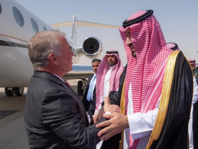 الملك يصل السعودية