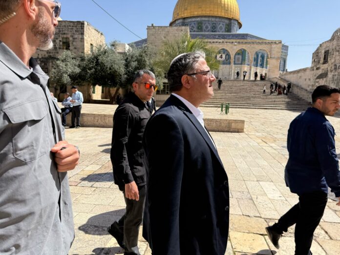 بن غفير يقود اقتحام المستوطنين للمسجد الأقصى