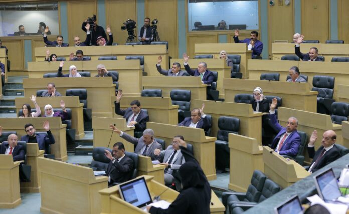 النواب يقر قانوني الاحصاءات العامة والطيران المدني