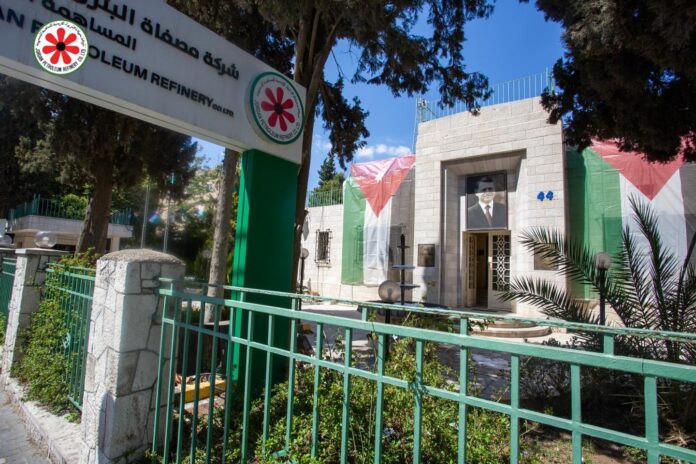 شركة مصفاة البترول تزين مبناها بالعلم الاردني - صور شركة مصفاة البترول تزين مبناها بالعلم الاردني - صور