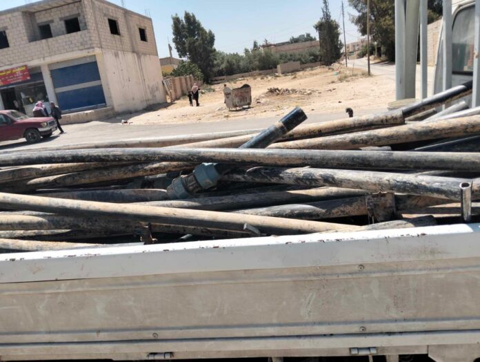 بالصور والفيديو : ازالة اعتداءات على خطوط مياه رئيسية في الزرقاء