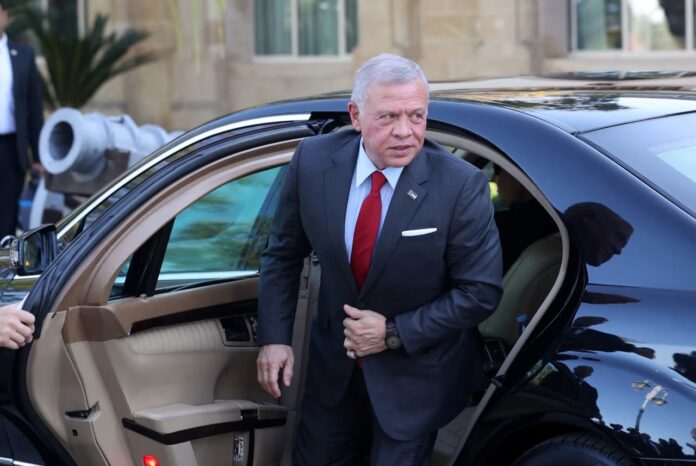 الملك يغادر أرض الوطن متوجها إلى السعودية