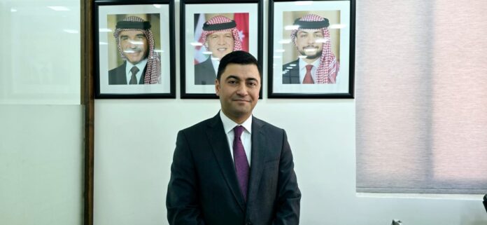 يوسف وصلاح الحمايدة يهنؤون مازن ابو بقر بالمنصب الجديد يوسف وصلاح الحمايدة يهنؤون مازن ابو بقر بالمنصب الجديد