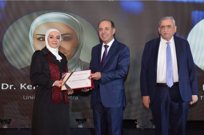 شركة هواوي العالمية تكرم جامعة البترا في حفل إقليمي