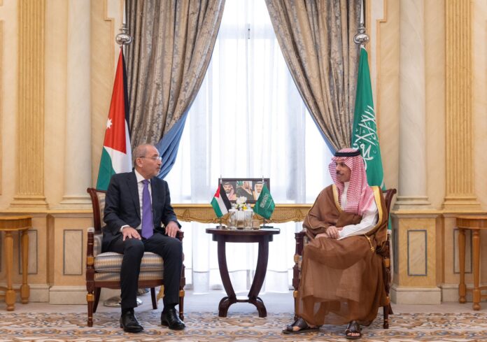 القضية الفلسطينية في مقدمة القضايا التي بحثها الصفدي مع نظيره السعودي - تفاصيل