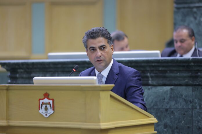 النائب عبد الناصر الخصاونة يكتب: حكومة بلا اتجاه والتردد سياسة والرؤية معدومة ! النائب عبد الناصر الخصاونة يكتب: حكومة بلا اتجاه والتردد سياسة والرؤية معدومة !