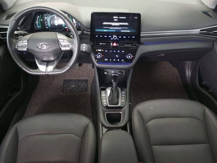 لماذا تصر هيونداي على اضافة الازرار لسياراتها ؟ لماذا تصر هيونداي على اضافة الازرار لسياراتها ؟