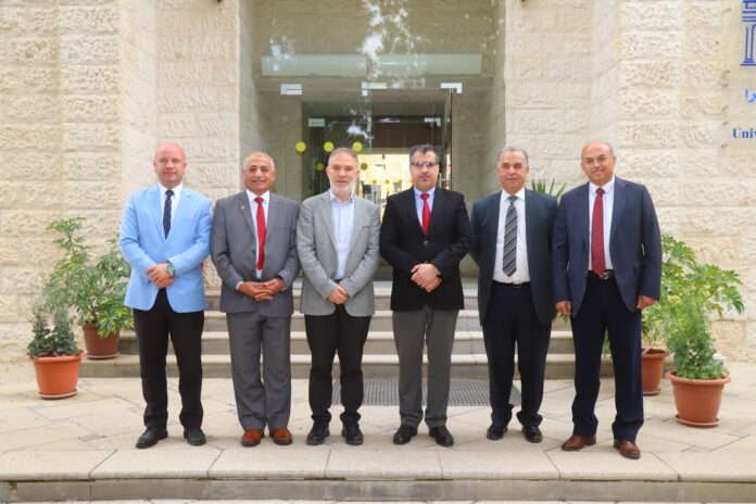 خلال محاضرة استضافتها 