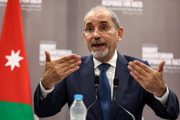 وزير الخارجية يبحث مع نظيره القبرصي جهود وقف إطلاق النار في غزة