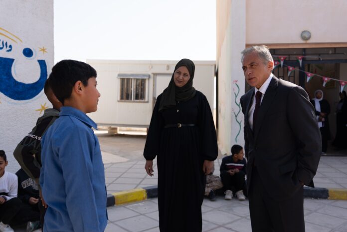زيارة غير معلنة لرئيس الوزراء .. تفقد مستشفى ومدرسة